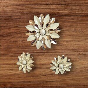 Vintage Sarah Coventry Gold Tone & White Enamel Daisy Pin Brooch & ‎ Earring Set